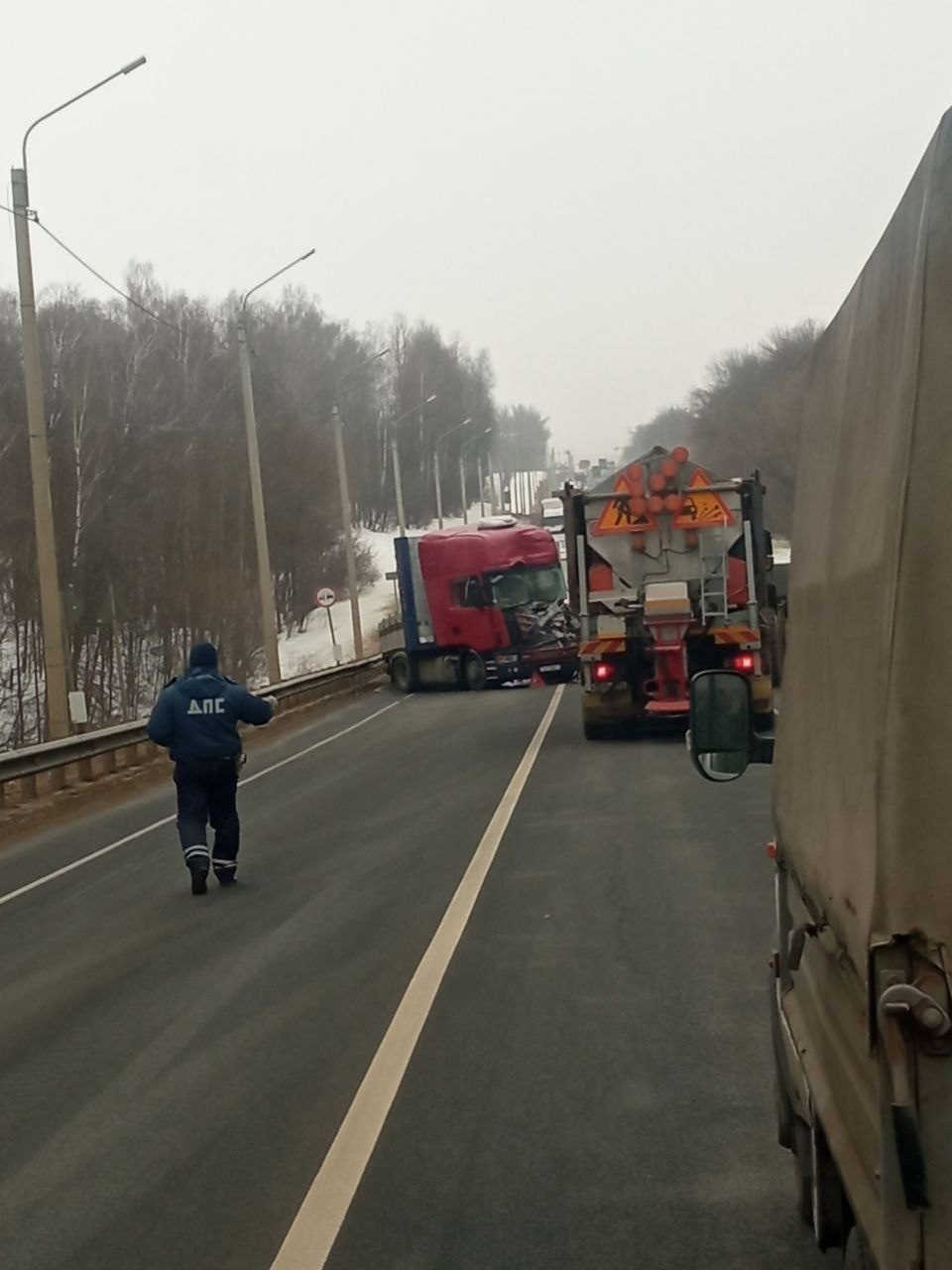 Под Орлом федеральная трасса стала в огромную пробку из-за столкновения  двух фур - Новости Орла и Орловской области Орелтаймс