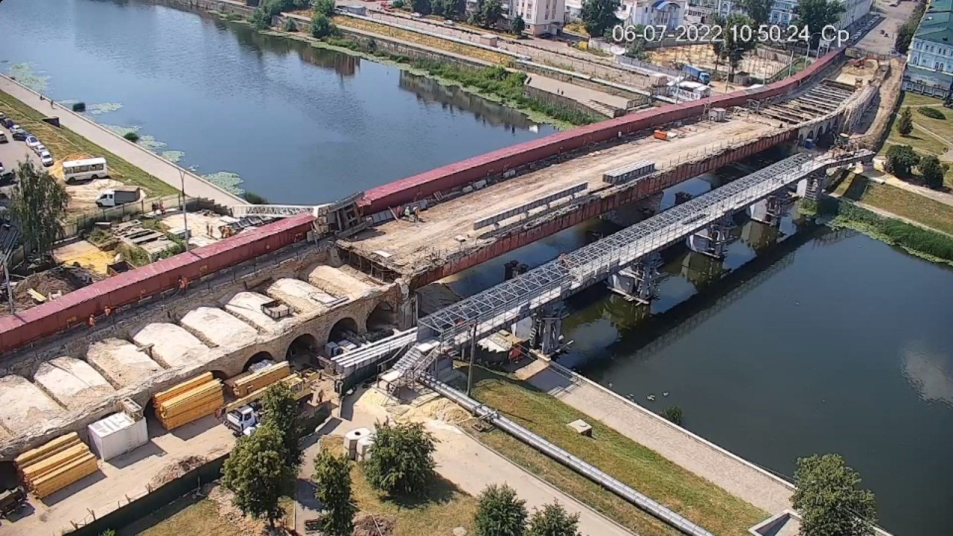 Видео: в Орле на Красном мосту рухнул кран - Новости Орла и Орловской  области Орелтаймс