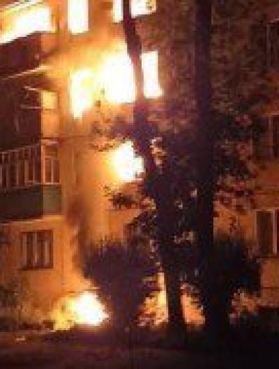 В результате ночного обстрела в Шебекино Белгородской области загорелся многоквартирный дом 1