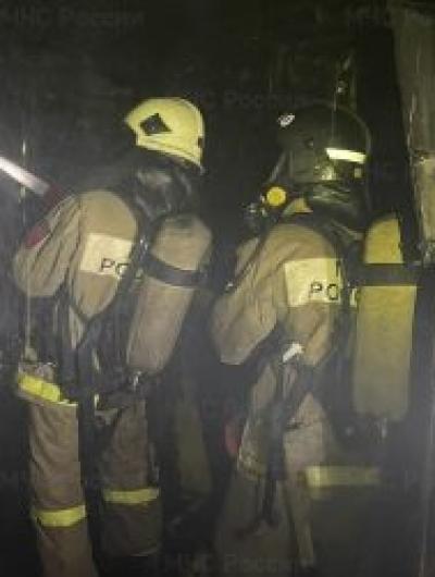 Во Мценске из горящего дома спасли трёх жильцов 2