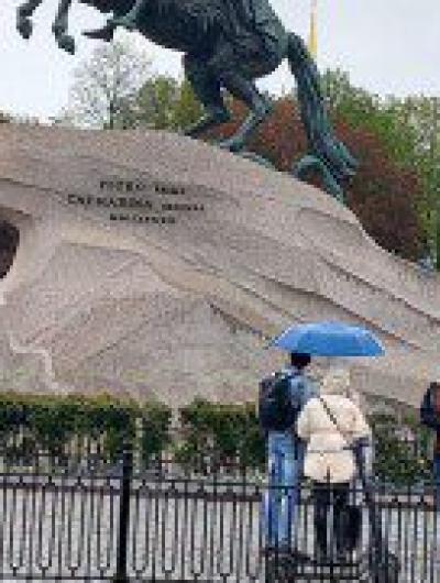 Символу города начистили лицо