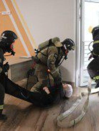 охранница 3