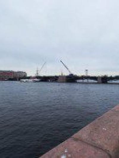 В Питере есть свой Красный мост, под названием Биржевой _