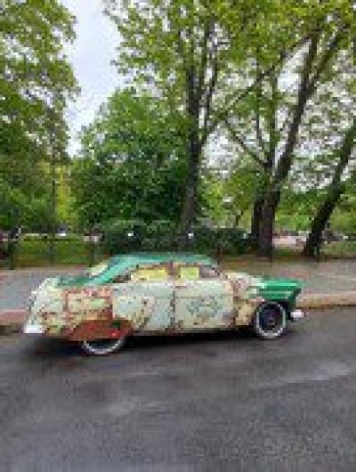 На «Москвиче» по питерским крышам