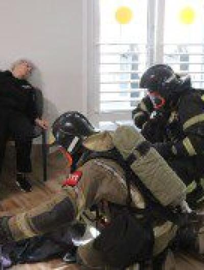 охранница 2