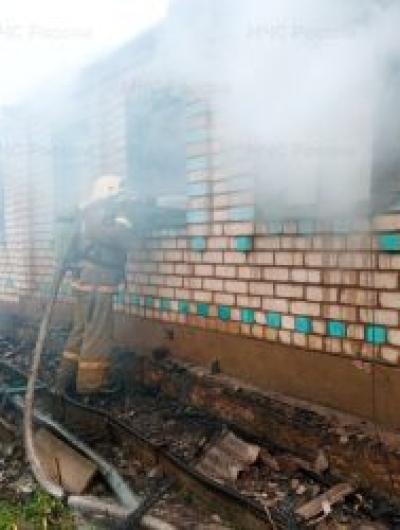 В Орловской области в пожаре пострадала хозяйка дома 2