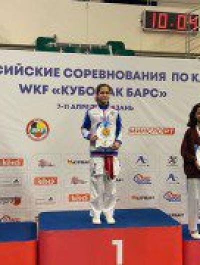 EE2378F9-BBDE-4BD3-925C-03317578DF7A