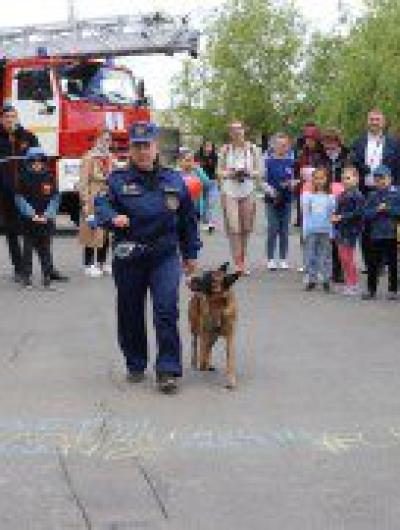 orlovskie-sotrudniki-mchs-rossii-rasskazali-detyam-kak-bezopasno-provesti-letnie-kanikuly_162255275434699781__800x800