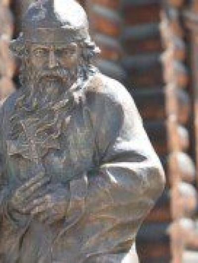Памятник Макарию