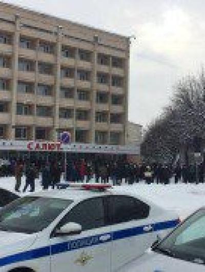 photo5240420139541836868