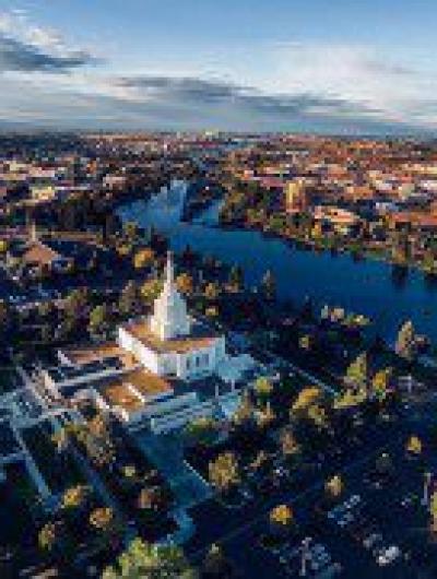 Idaho_Falls,_Idaho_(Snake_River)
