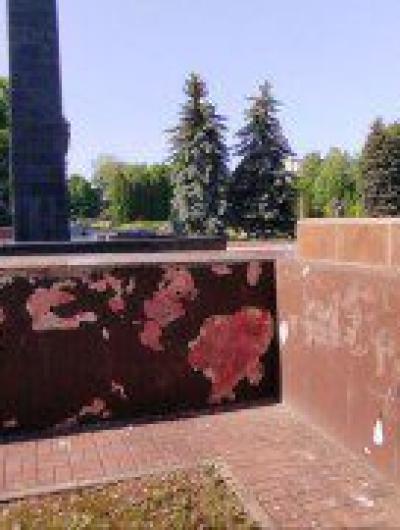 Курские власти не нашли денег на ремонт мемориал «Памяти павших в годы Великой Отечественной войны 1941 – 1945 годов»