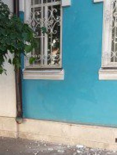 осыпающийся фасад