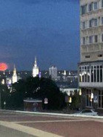 огромная луна