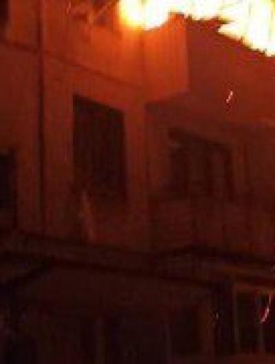 В результате ночного обстрела в Шебекино Белгородской области загорелся многоквартирный дом 2
