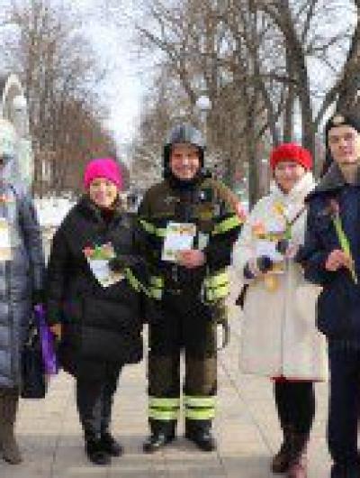 lyubvi-tepla-i-mira-v-orle-iz-ust-borcov-s-ognem-i-dobrovolcev-prozvuchali-pozdravleniya-v-adres-orlovchanok_16781746641476674774__800x800__watermark