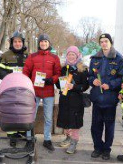 lyubvi-tepla-i-mira-v-orle-iz-ust-borcov-s-ognem-i-dobrovolcev-prozvuchali-pozdravleniya-v-adres-orlovchanok_1678174664177858980__800x800__watermark