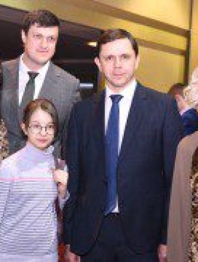 бал