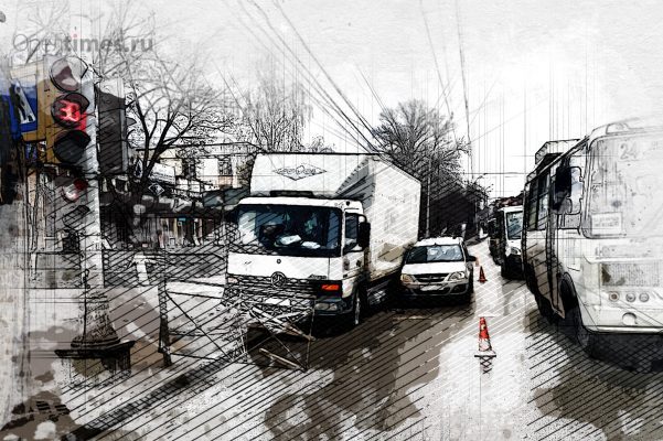 В центре Орла грузовик протаранил легковушку