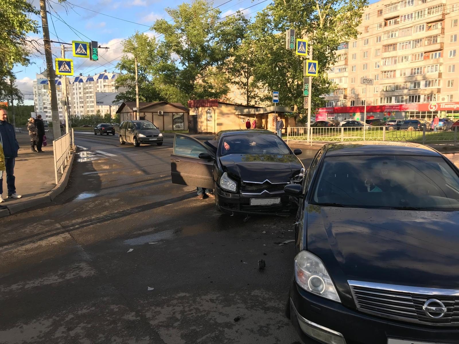 Авария в Орле вчера на Раздольной