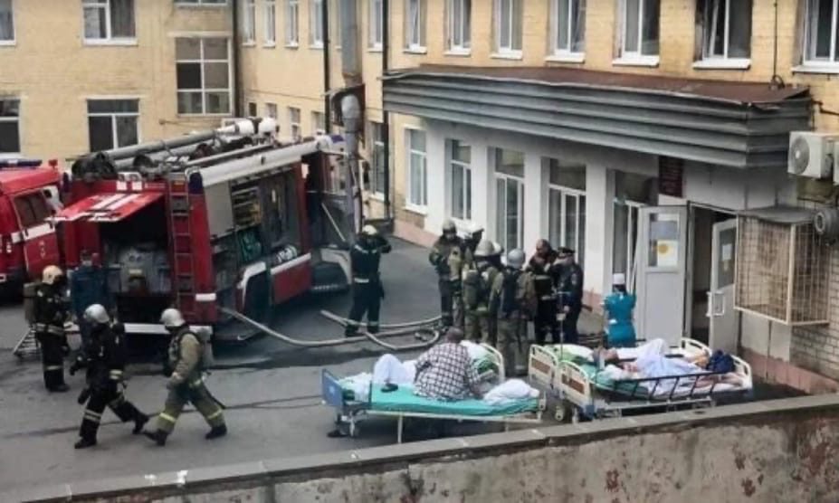 Пожар в лечебном учреждении. Тушение пожаров в больницах. Пожар в больнице в Москве.
