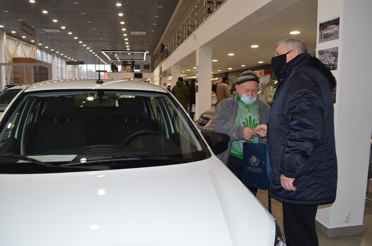 Авто орел и орловская область. Орловское ФСС выдало автомобили. ФСС Орел машины фото. Пресслужба РО при губернаторе выдача автомобилей 08.07.2022 фото.