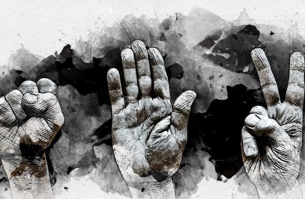«Цу-е-фа» или «чи-чи-ко»: как в Орловской области играют в «Камень, ножницы, бумага»