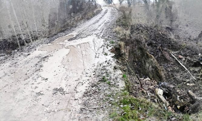 В Глазуновском районе Орловской области люди умирают в ожидании обещанных дорог