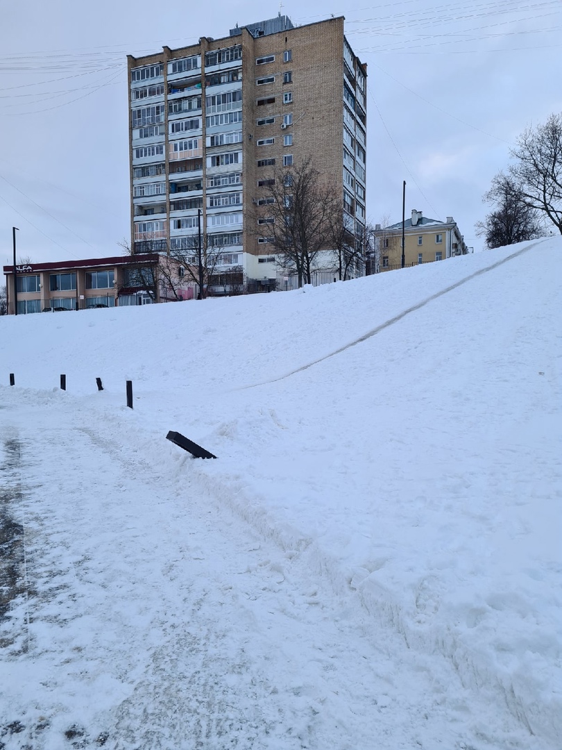 Детский парк Орла снова пострадал от действий вандалов | 31.01.2022 | Орел  - БезФормата