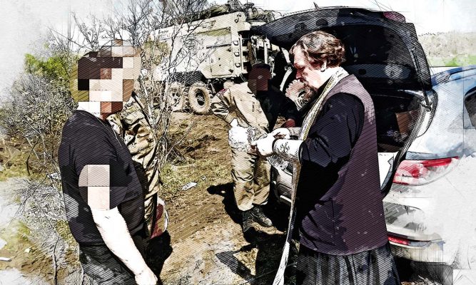 Орловский священник доставил пасхальные подарки и покрестил четверых десантников