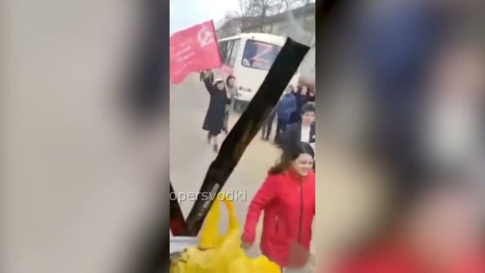 Солдаты Российской армии пришли в восторг от встречи жителями Орловской области