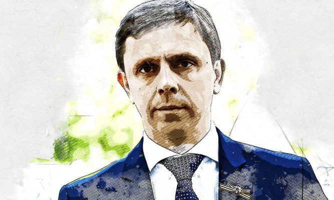 Губернатор Клычков в Калининграде косит траву и красит заборы