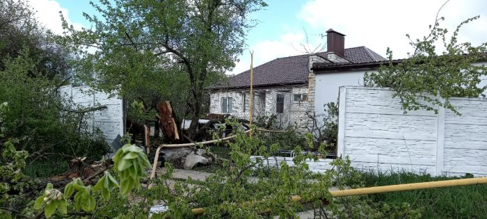 Фото дня: В Орловском округе из-за урагана согнулись газовые трубы