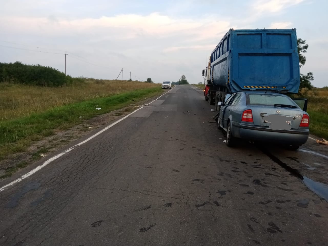 В Ливенском районе Орловской области девушка вылетела из машины во время  аварии и погибла | 11.08.2022 | Орел - БезФормата