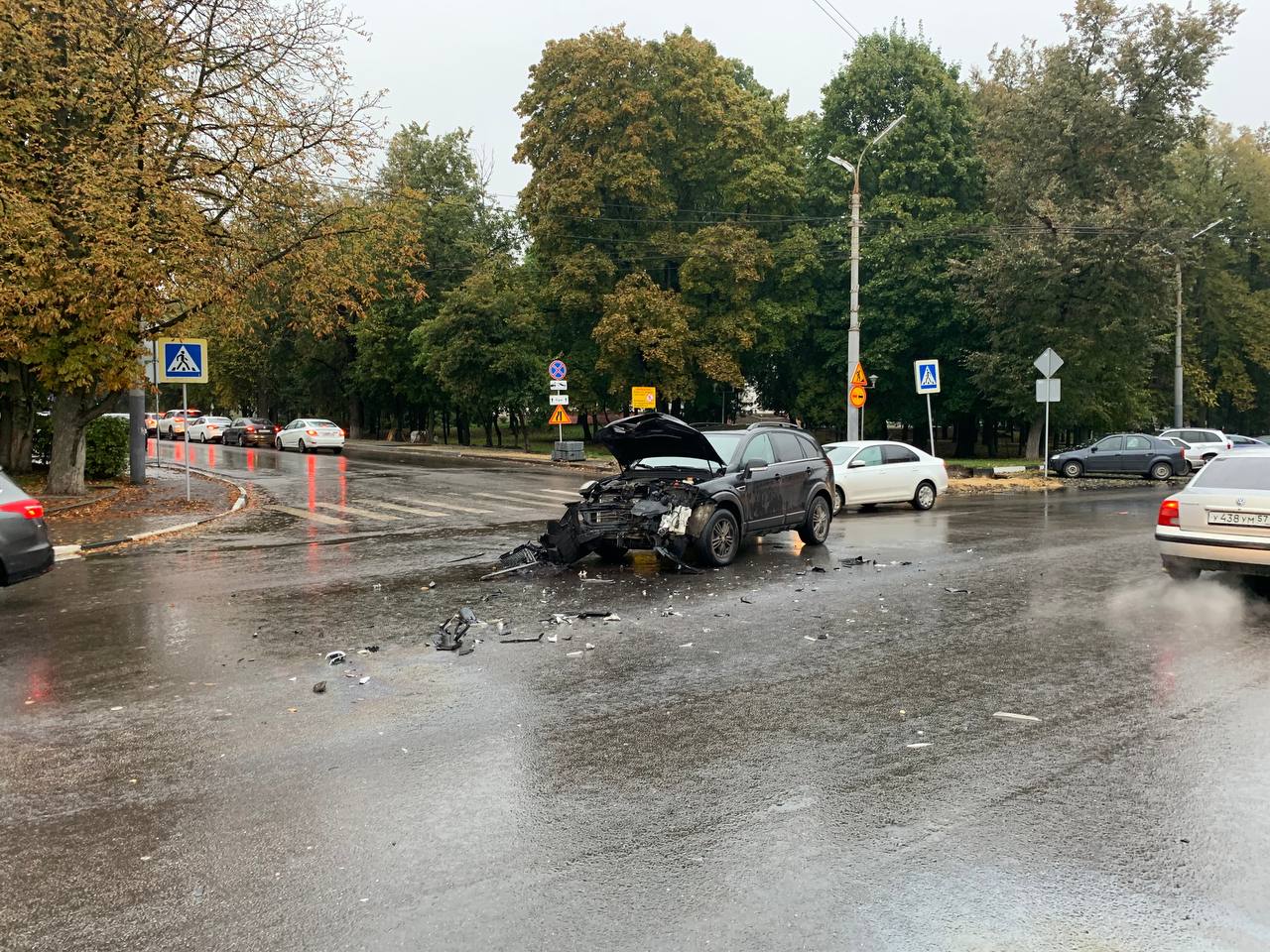 В Орле у Городского парка столкнулись Рено и Шевроле - Новости Орла и  Орловской области Орелтаймс