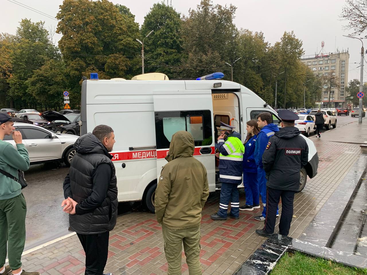 В Орле у Городского парка столкнулись Рено и Шевроле - Новости Орла и  Орловской области Орелтаймс