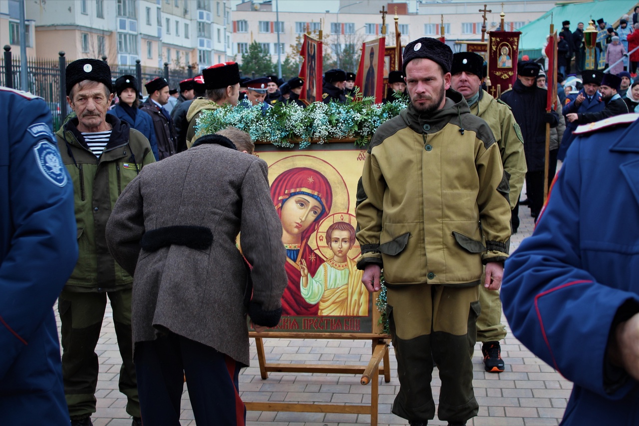 Орел 4 ноября. Икона Казанской Божьей матери Минин и Пожарский. Казанская икона Божией матери Минин и Пожарский. Празднование состоится. Картинки Минина и Пожарского с иконой Казанской Богородицы.