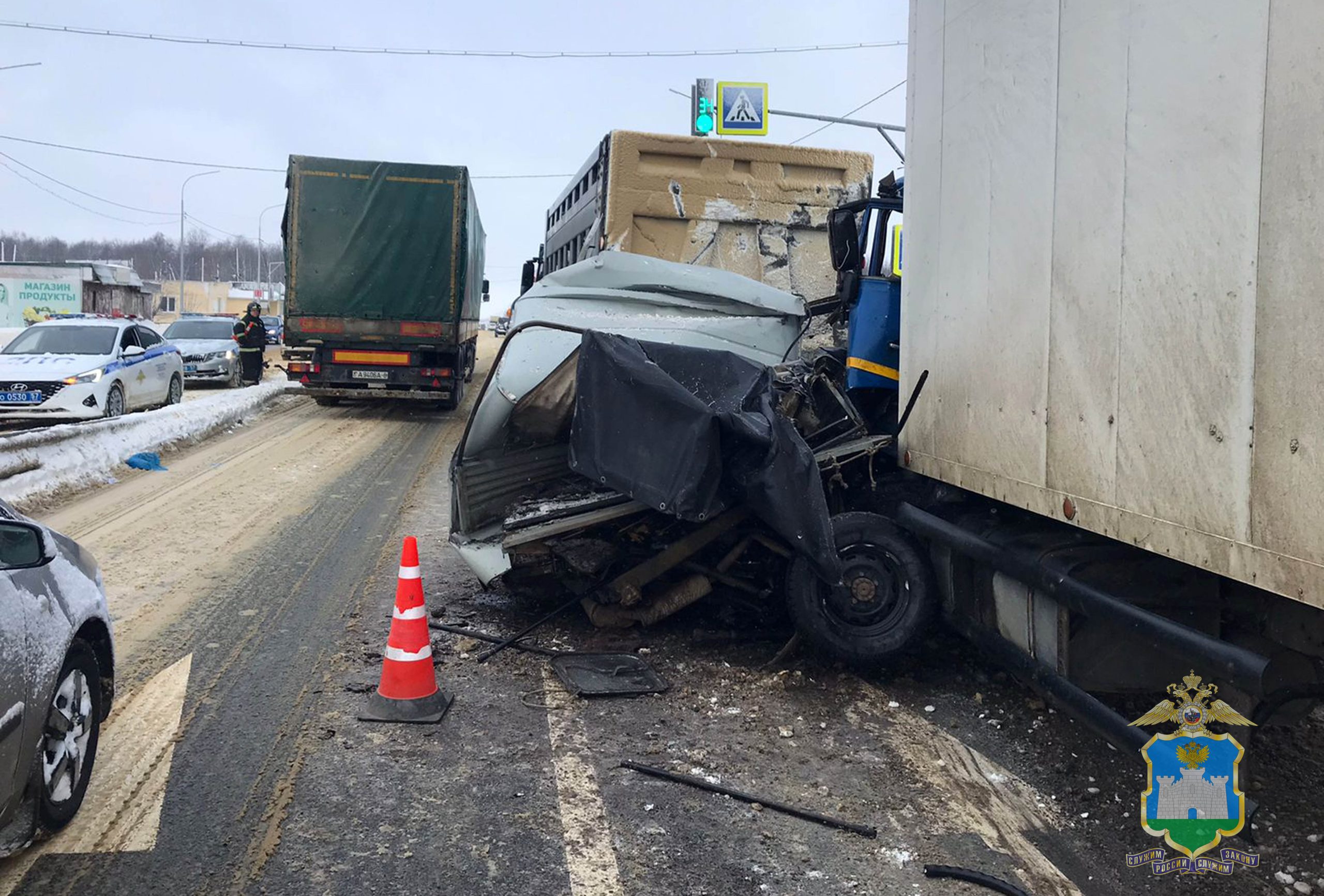 Под Орлом УАЗ раздавило между двумя грузовиками | 15.12.2023 | Орел -  БезФормата