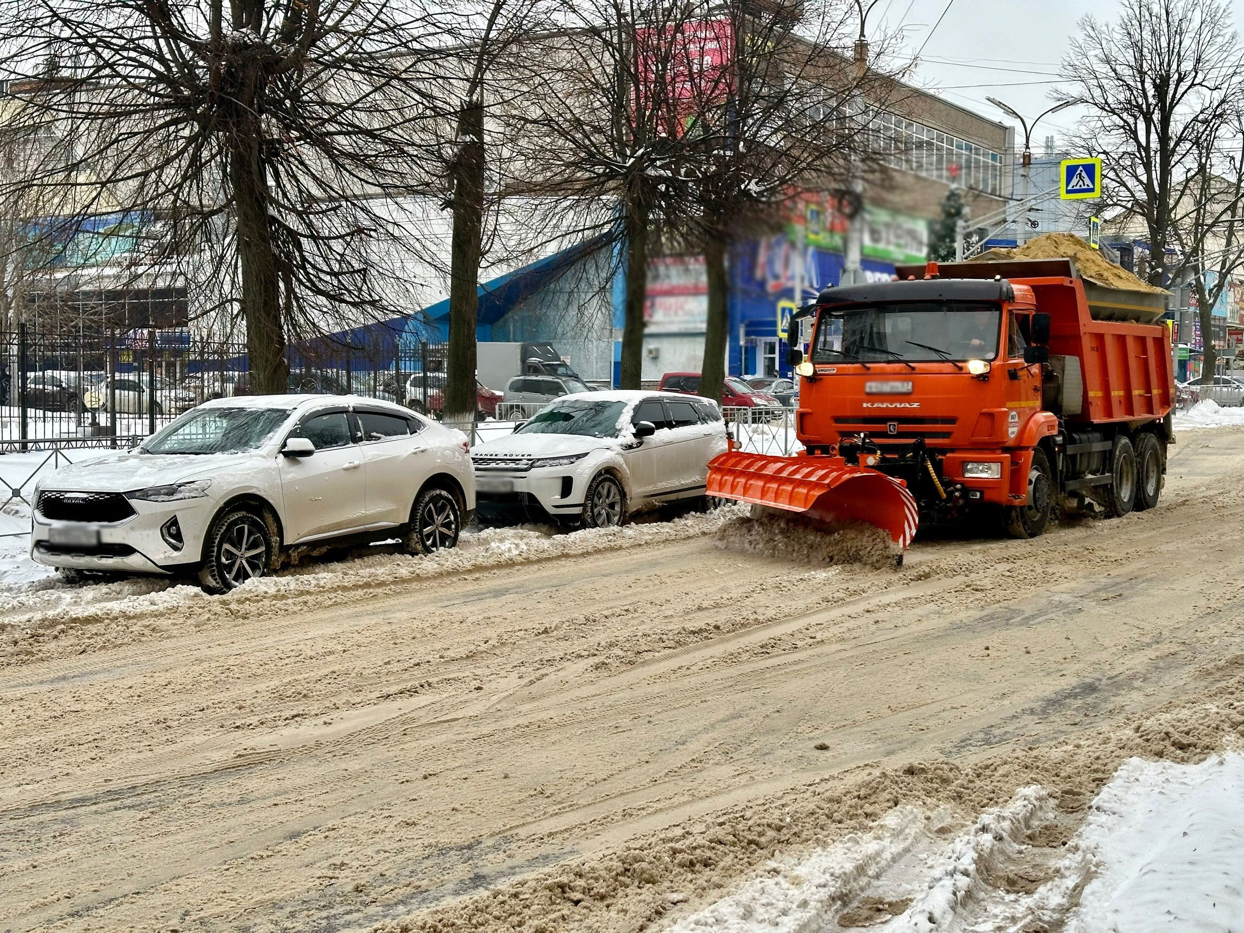 В Орле ГИБДД помогает коммунальщикам чистить дороги - Новости Орла и Орловской  области Орелтаймс