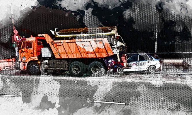 В Орле такси влетело в грузовик «Спецавтобазы»