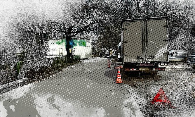 В Орле, во дворе дома на улице Октябрьской сбили пенсионерку