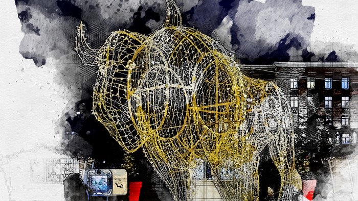 В Орле на площади Ленина установили арт-объект в виде семейства зубров