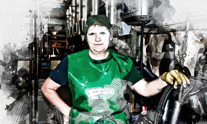 Доярка Елена Сухинина стала рекордсменкой по надоям молока в Орловской области