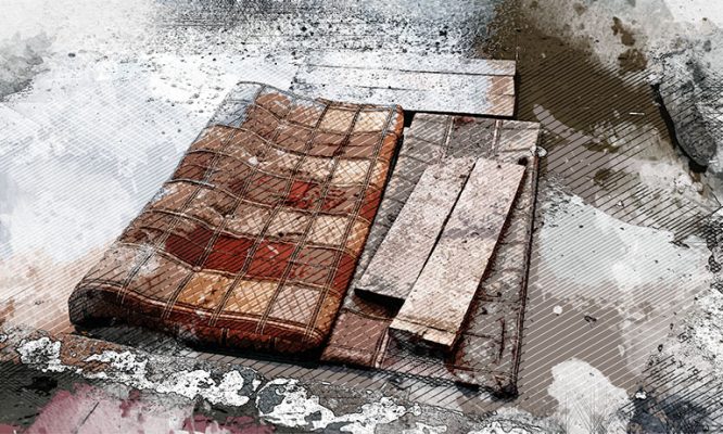 В Орле жители из дивана соорудили мост через лужу в районе завода Медведева