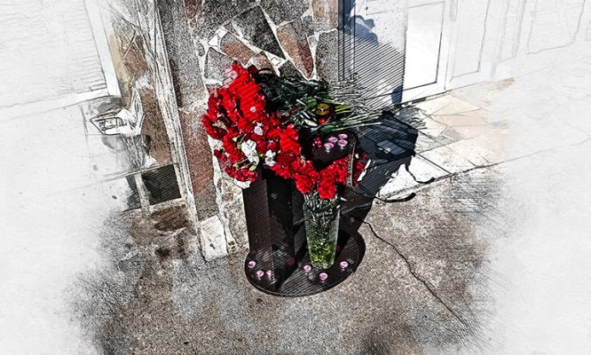 Орловцы несут цветы и свечи к месту трагедии у завода «Протон»